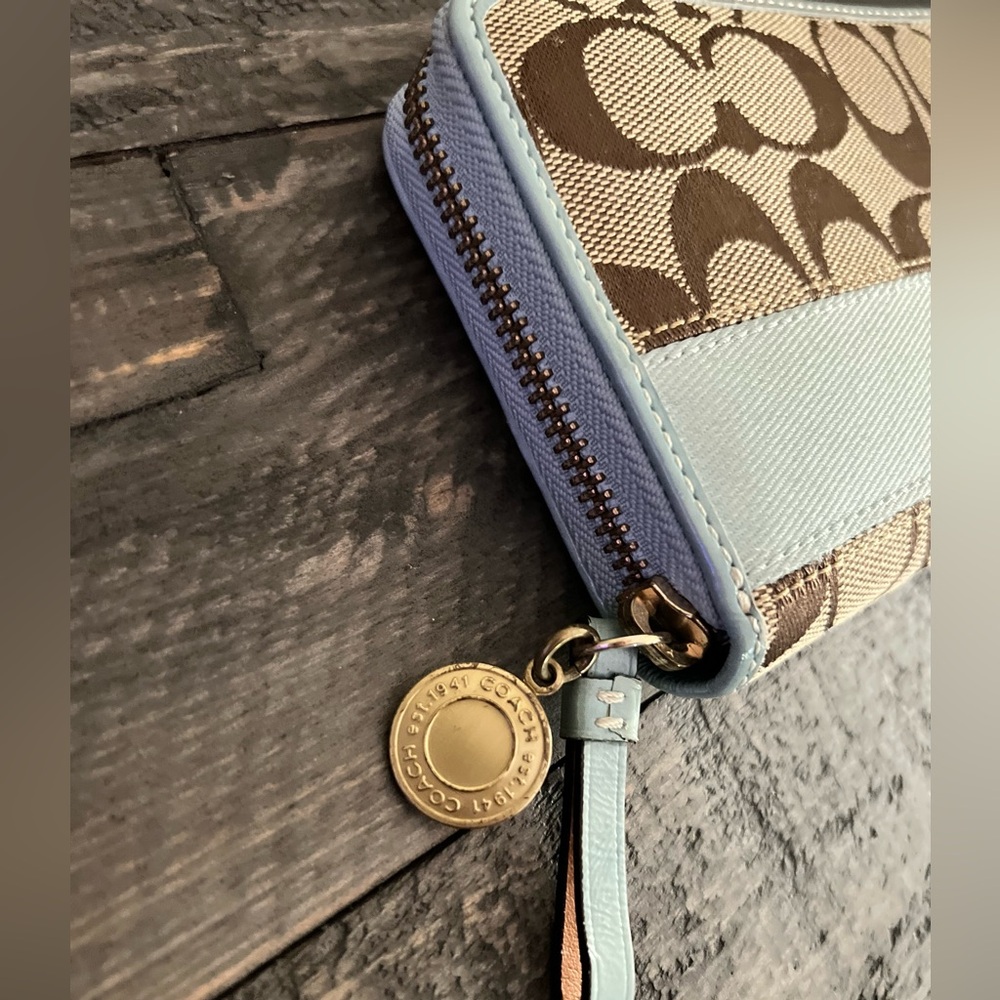 Coach Wallet - Picture 5 of 10